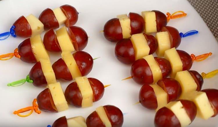 These canapes look very appetizing.