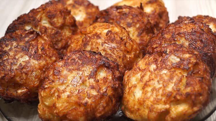 Tender cabbage cutlets are ready.