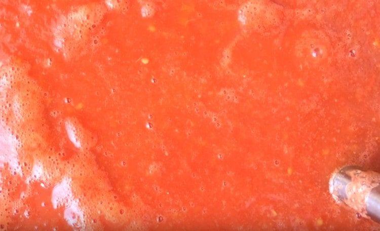 The vegetable mass boiled to softness is interrupted by a blender.