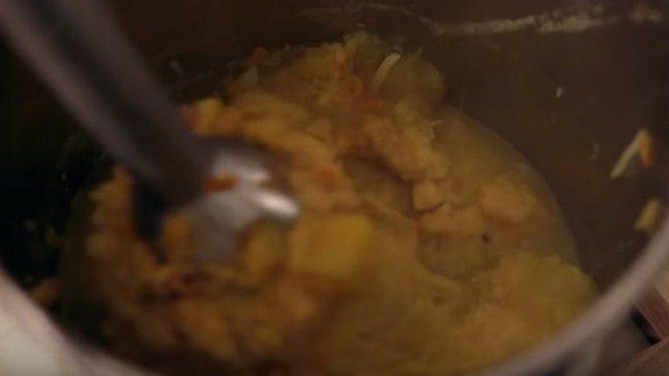 We chop the mass with a submersible blender.