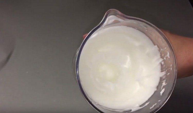 Beat squirrels until peaks.