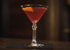 We are preparing a classic Cosmopolitan cocktail at home: a step-by-step recipe with a photo.