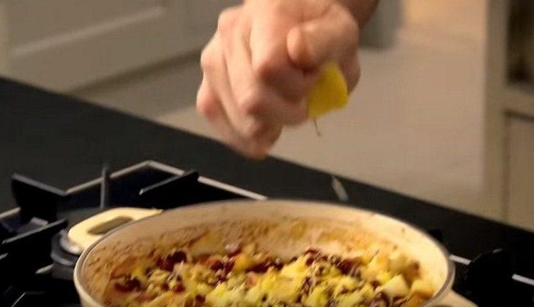 Squeeze juice out of lemon.