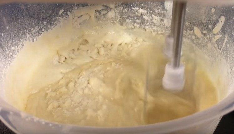 Bring the dough to a uniformity with a mixer.
