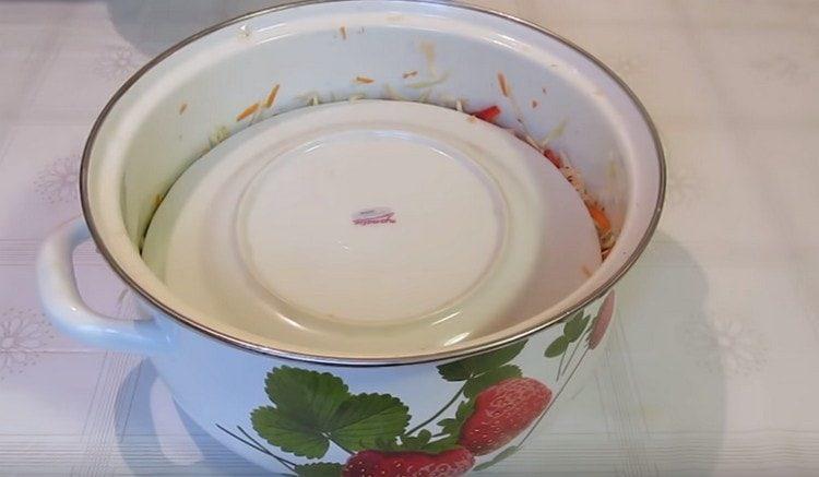 pour cabbage with marinade and put under oppression for two days.