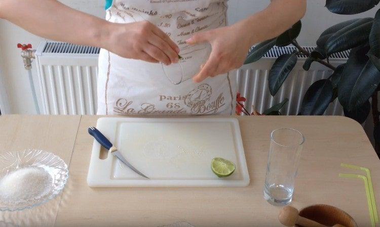 The edges of the glass for serving mojito rub with lime.