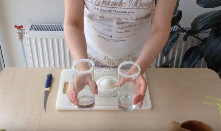 on a glass such a sugar border should turn out.