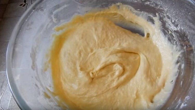 Knead the dough and let it stand for half an hour.