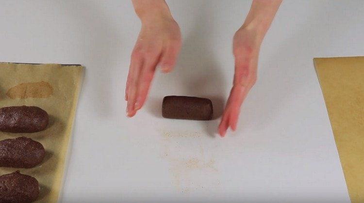 From each portion of the mass we form a sausage.