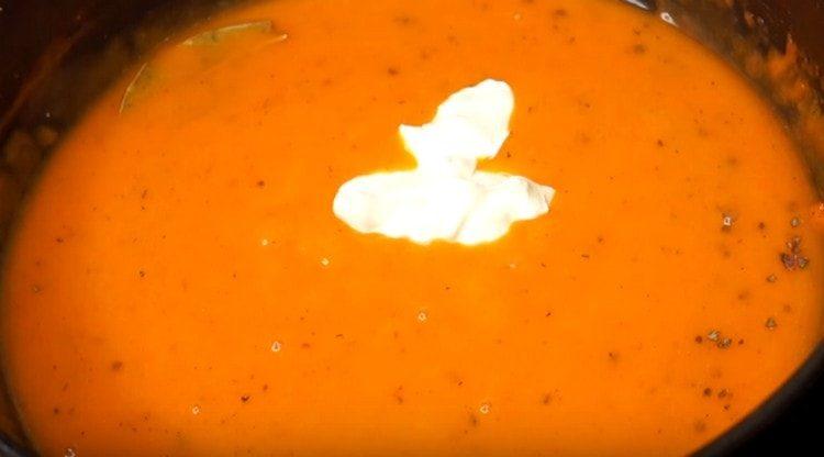 Add the sour cream to the almost finished gravy.