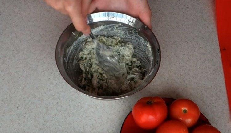 We fill the filling with mayonnaise.