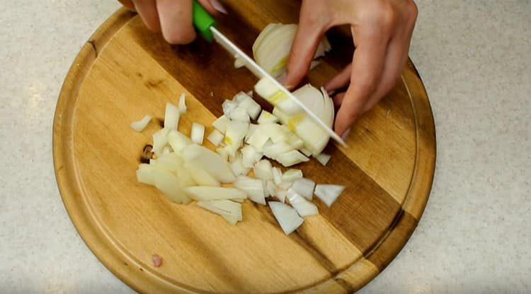 Finely chop the onion.