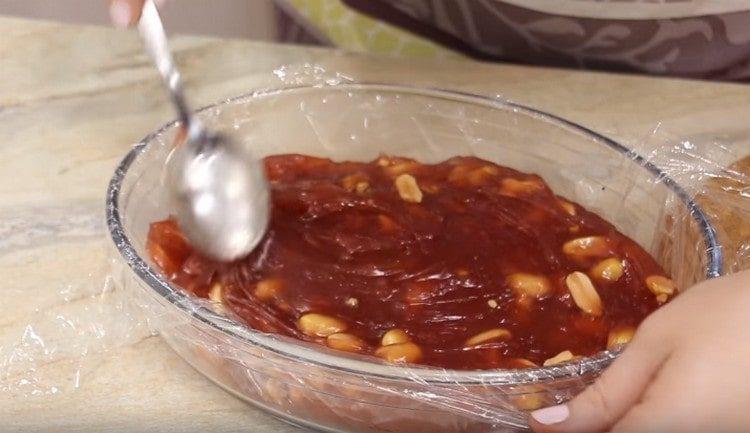 we spread the mass in a form covered with cling film.