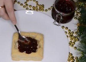 Very simple and tasty lingonberry jam recipe: step by step photos.