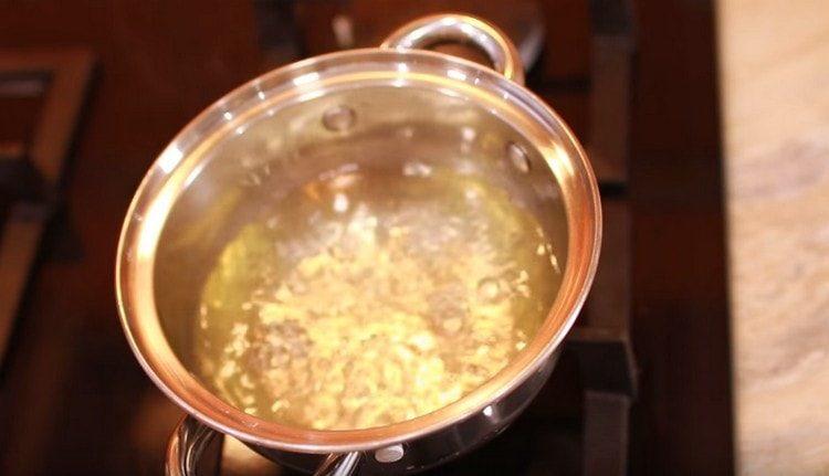 let the syrup boil, then turn it off and cool.