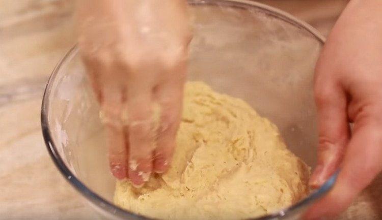 Knead the dough.