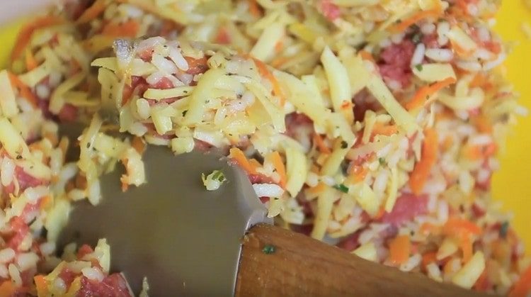 Add the grated cheese and mix everything.