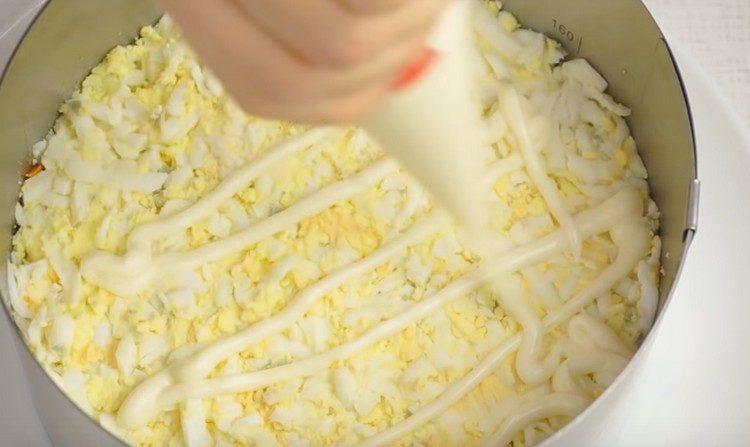 A layer of boiled eggs, mayonnaise.