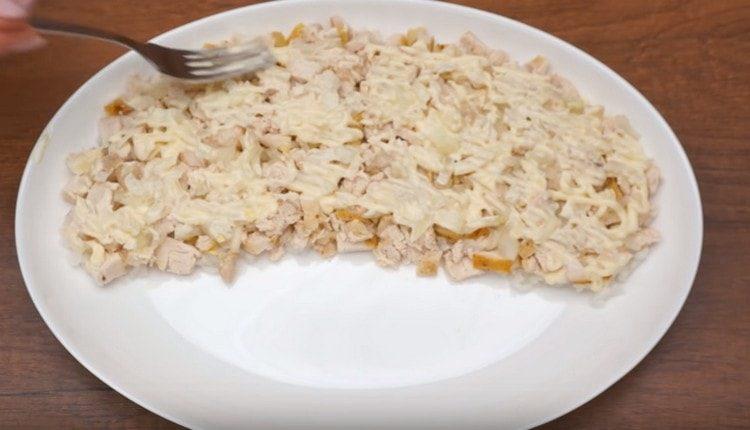 put onion, a layer of mayonnaise.