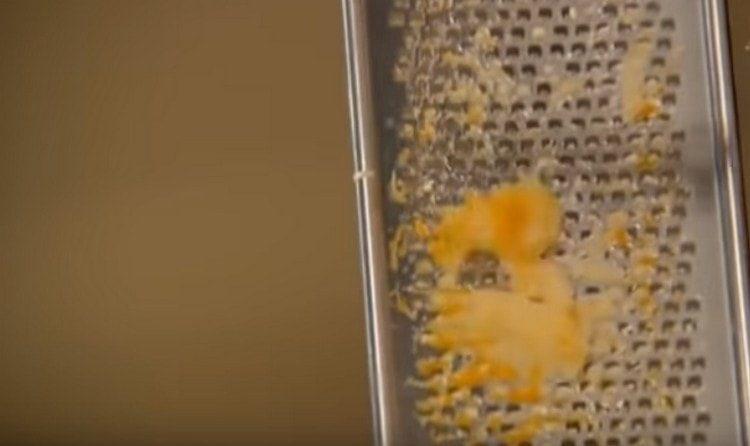 rub the garlic on a fine grater.