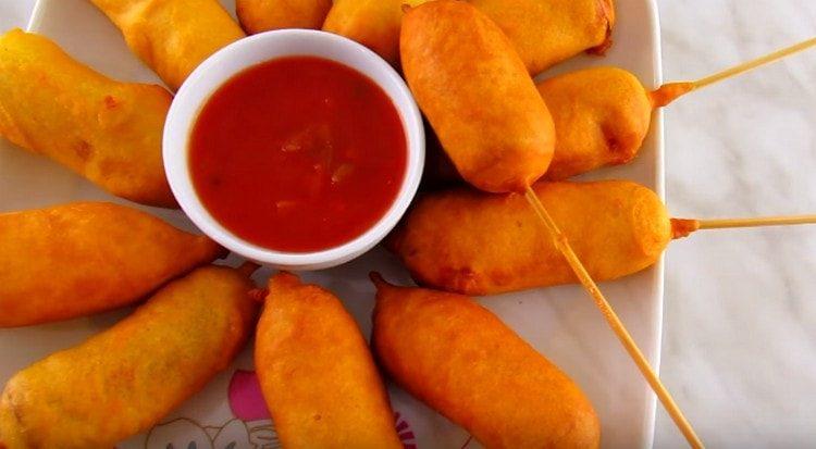 Such sausages in batter look very appetizing.