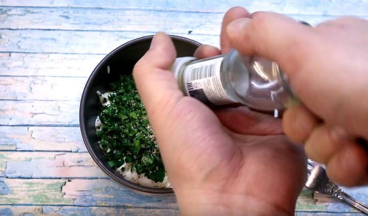 Add garlic salt to the sauce.