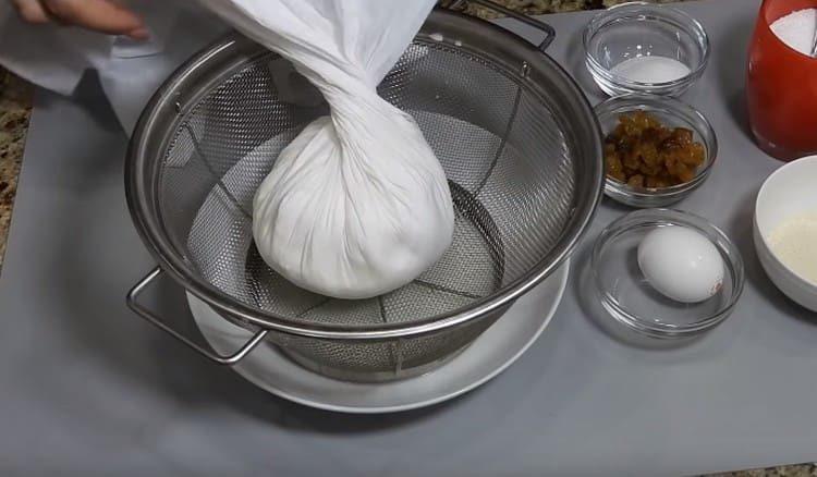 put the cottage cheese in cheesecloth and squeeze it well.