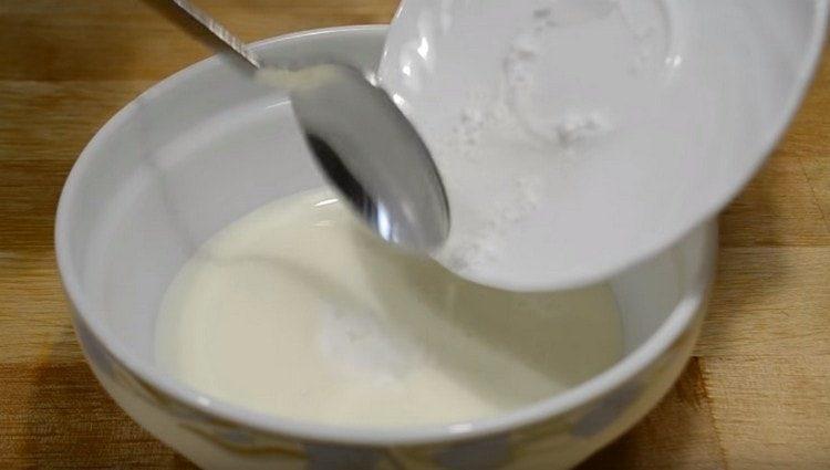 Add soda to kefir and mix.