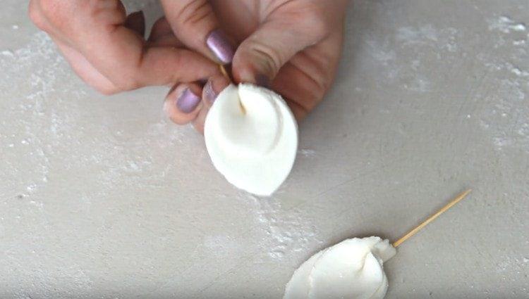 We form the ears of a unicorn.