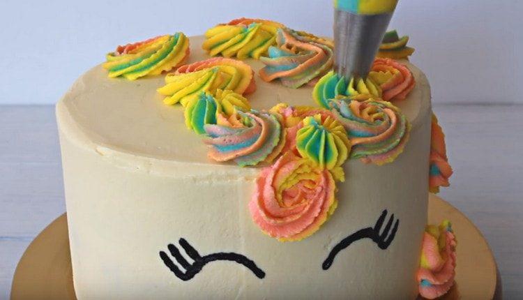 Using color cream, draw a unicorn mane.