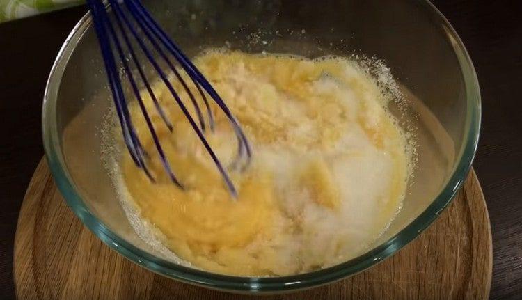 Add sugar to the eggs