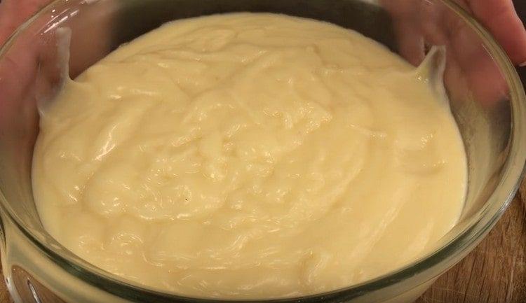 Let the cream cool completely.