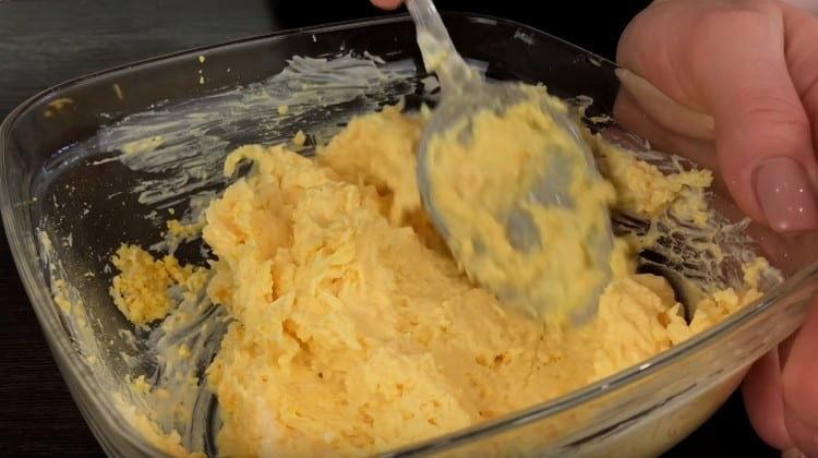 Mix the second type of filling.