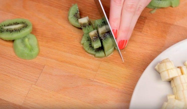 also cut kiwi.