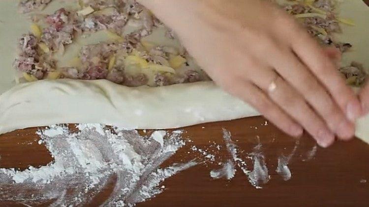 Gently twist the dough stuffed with a roll.