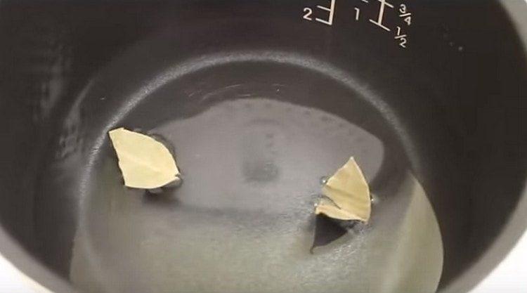 Pour water into the multicooker bowl, add bay leaf