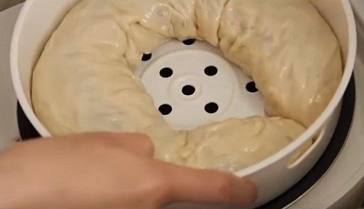 We put a basket with khanum in a multicooker.