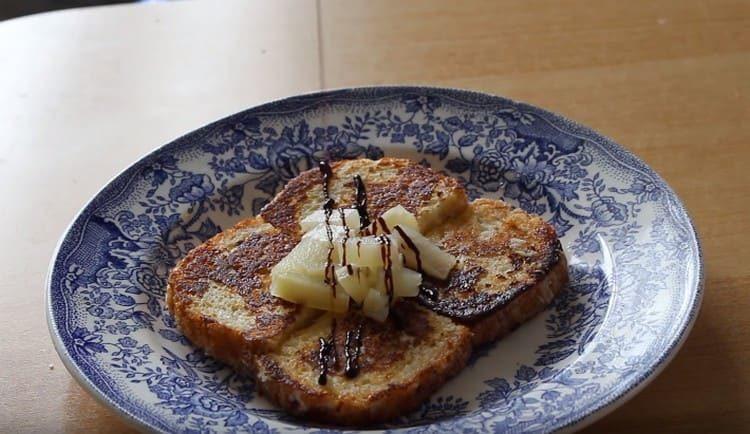 Serve such croutons with chocolate topping.
