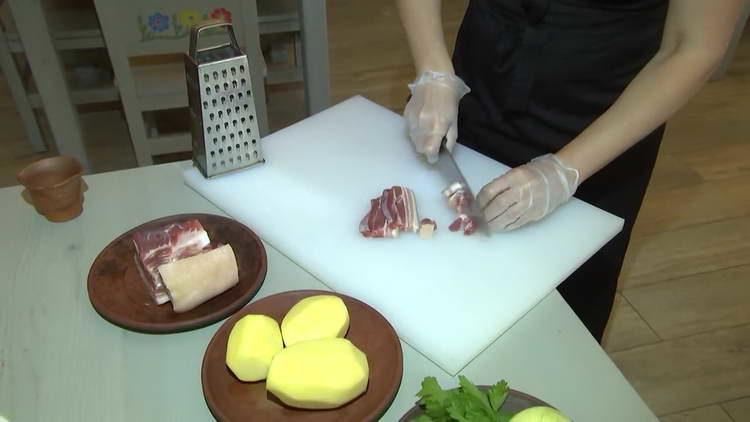 cut meat into slices