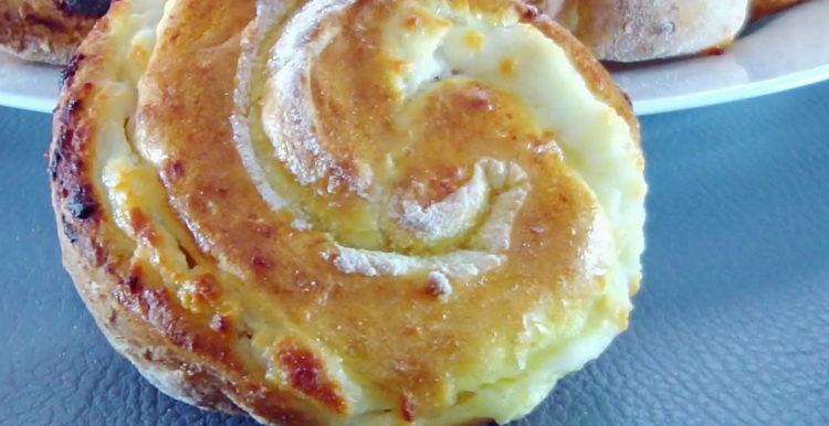 Curd baked goods according to a step by step recipe with a photo