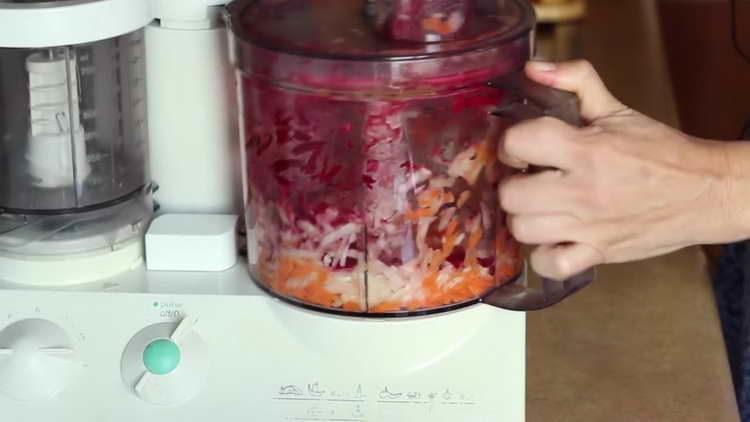 on a grater three beets and carrots