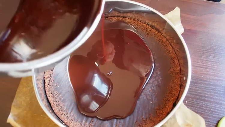 pour icing on the cake