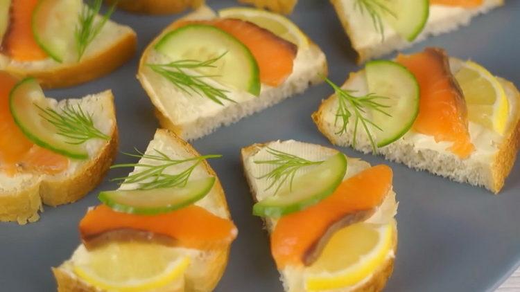 put the ingredients on the bread