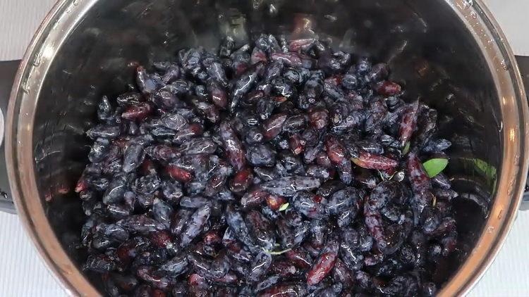 Cooking Honeysuckle Jam