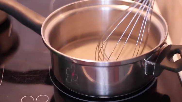 pour water into the stewpan