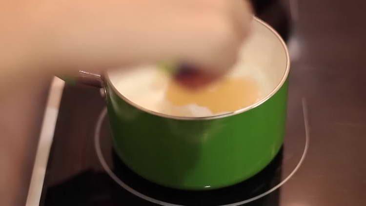 pour gelatin into cream