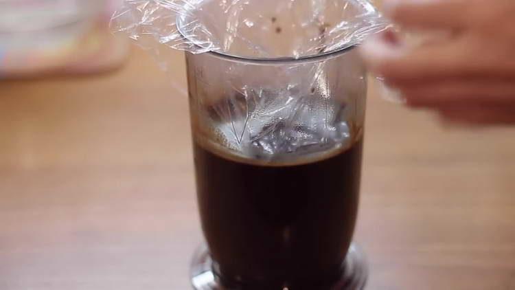 cover the icing with a film