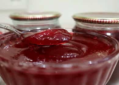 Divine redcurrant jam 