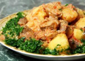 prepare juicy pork roast with potatoes