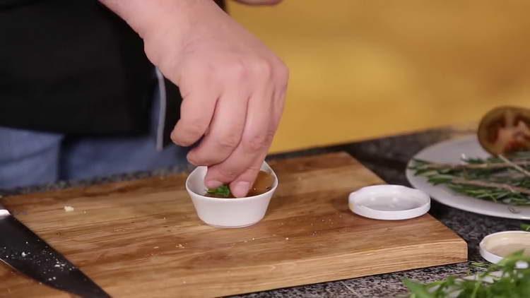 Take pear jam and put in a bowl